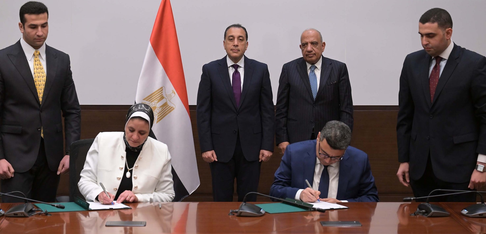 المصرية لنقل الكهرباء تتعاقد مع سيمنس  جاميسا لإنشاء محطة رياح بخليج السويس
